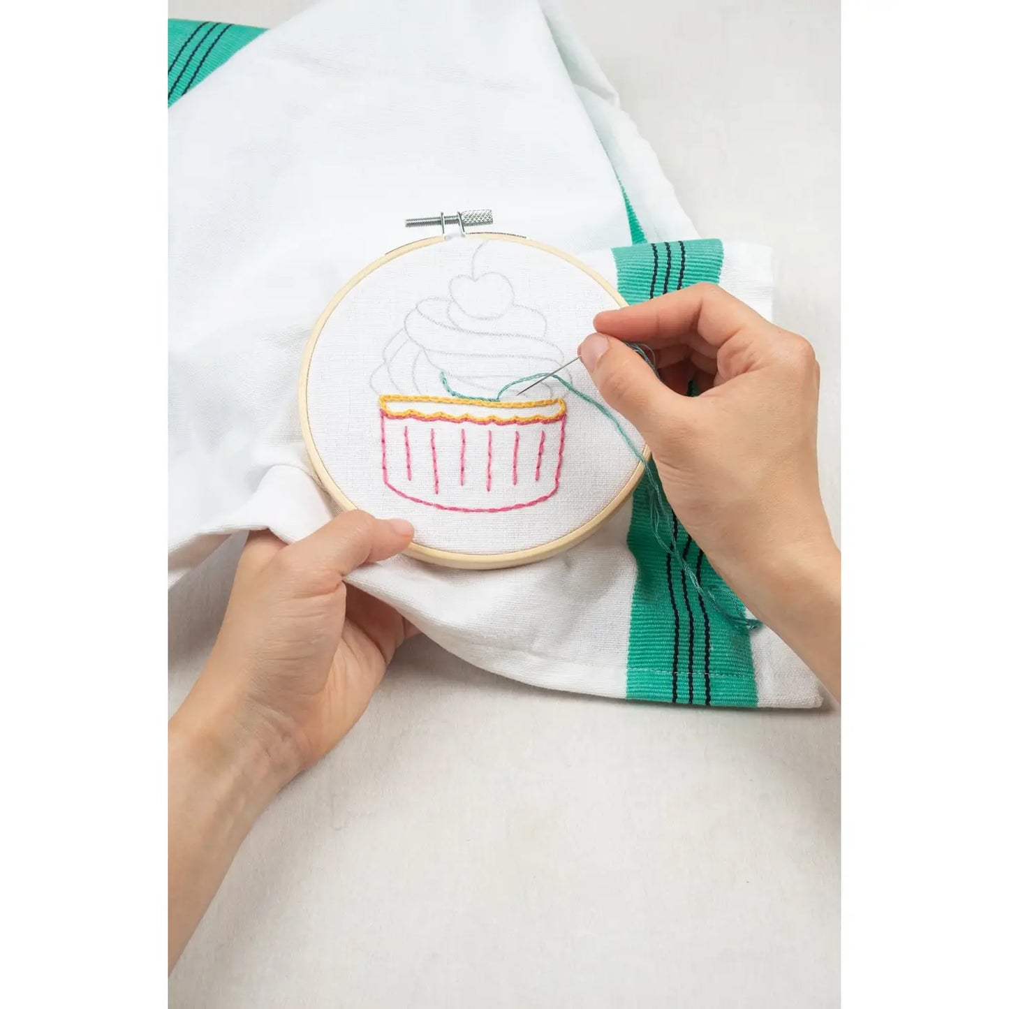Everyday Embroidery for Modern Stitchers: 50 Iron-On Designs